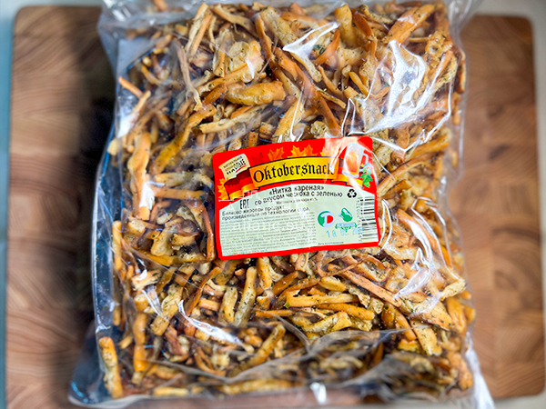 Нитка ЖАРЕНАЯ "Чеснок с зеленью" Oktobersnack 1 кг (сырный продукт) в Кургане