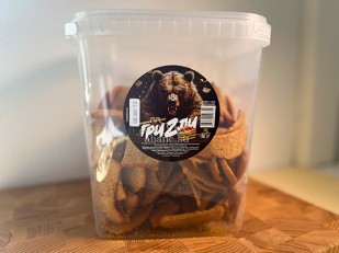 КВАНТОРГ Ушки по-тайски с соусом кимчи 150гр/уп: Ведро Ржаные гренки со вкусом Баварские колбаски (1 кг)